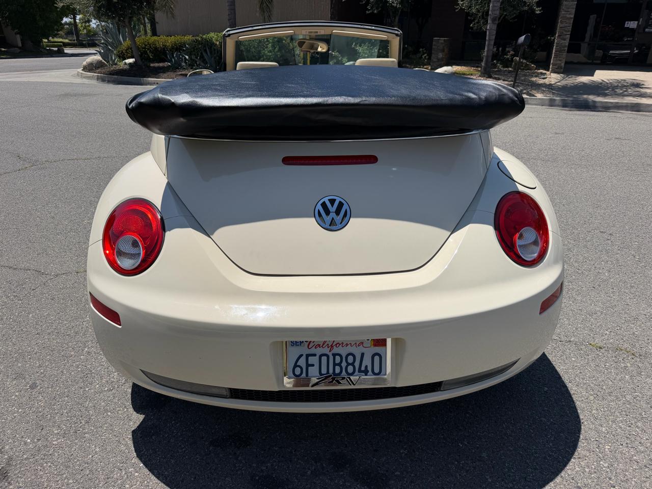 Volkswagen New Beetle S PZEV Convertible 2009