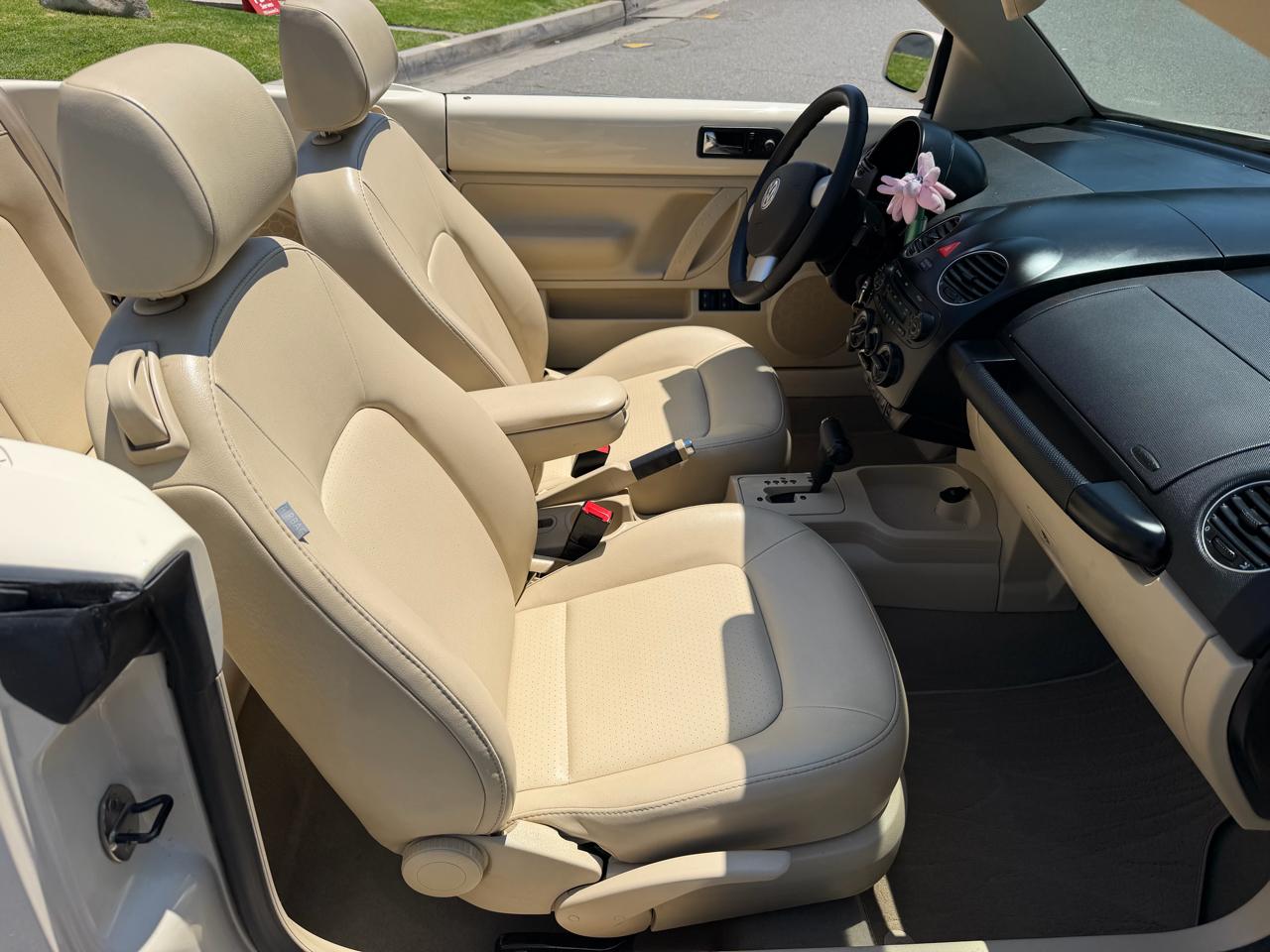 Volkswagen New Beetle S PZEV Convertible 2009