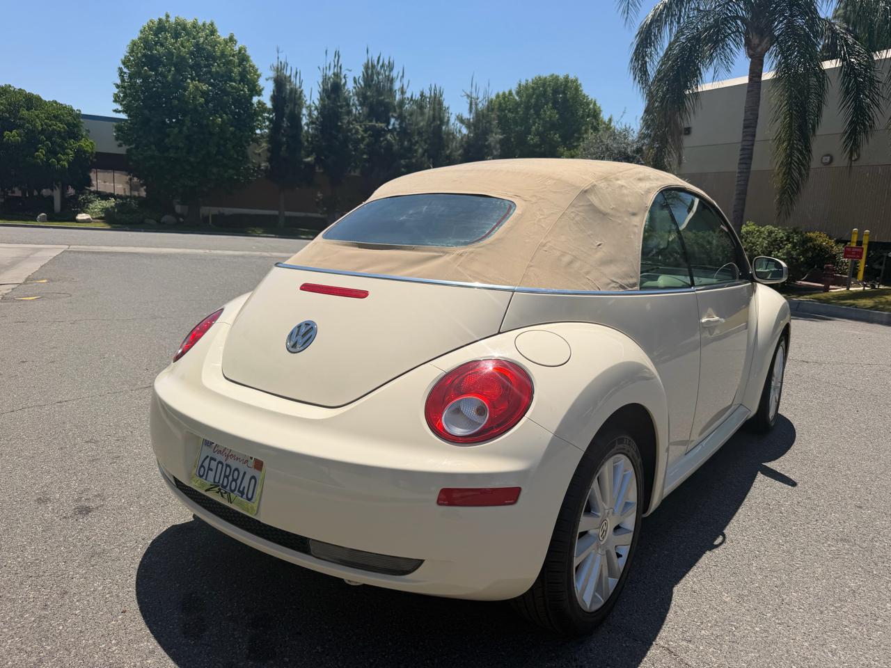 Volkswagen New Beetle S PZEV Convertible 2009