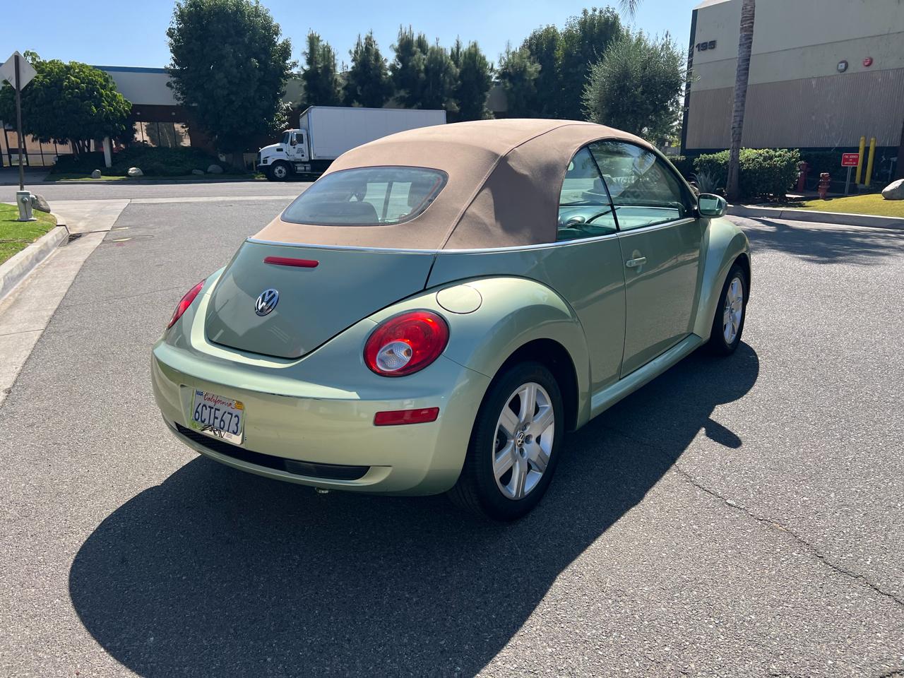 Volkswagen New Beetle S Convertible 2008