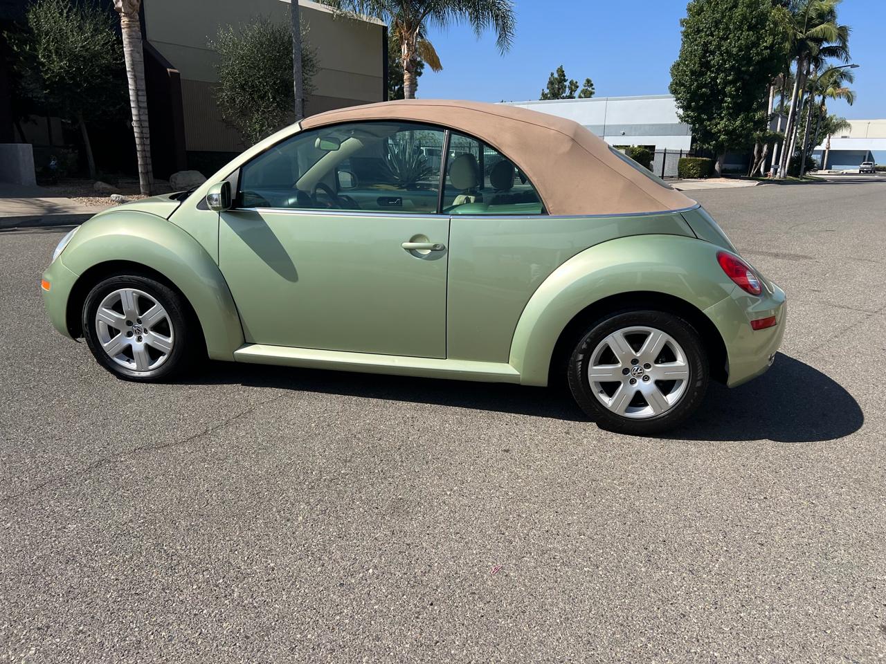 Volkswagen New Beetle S Convertible 2008