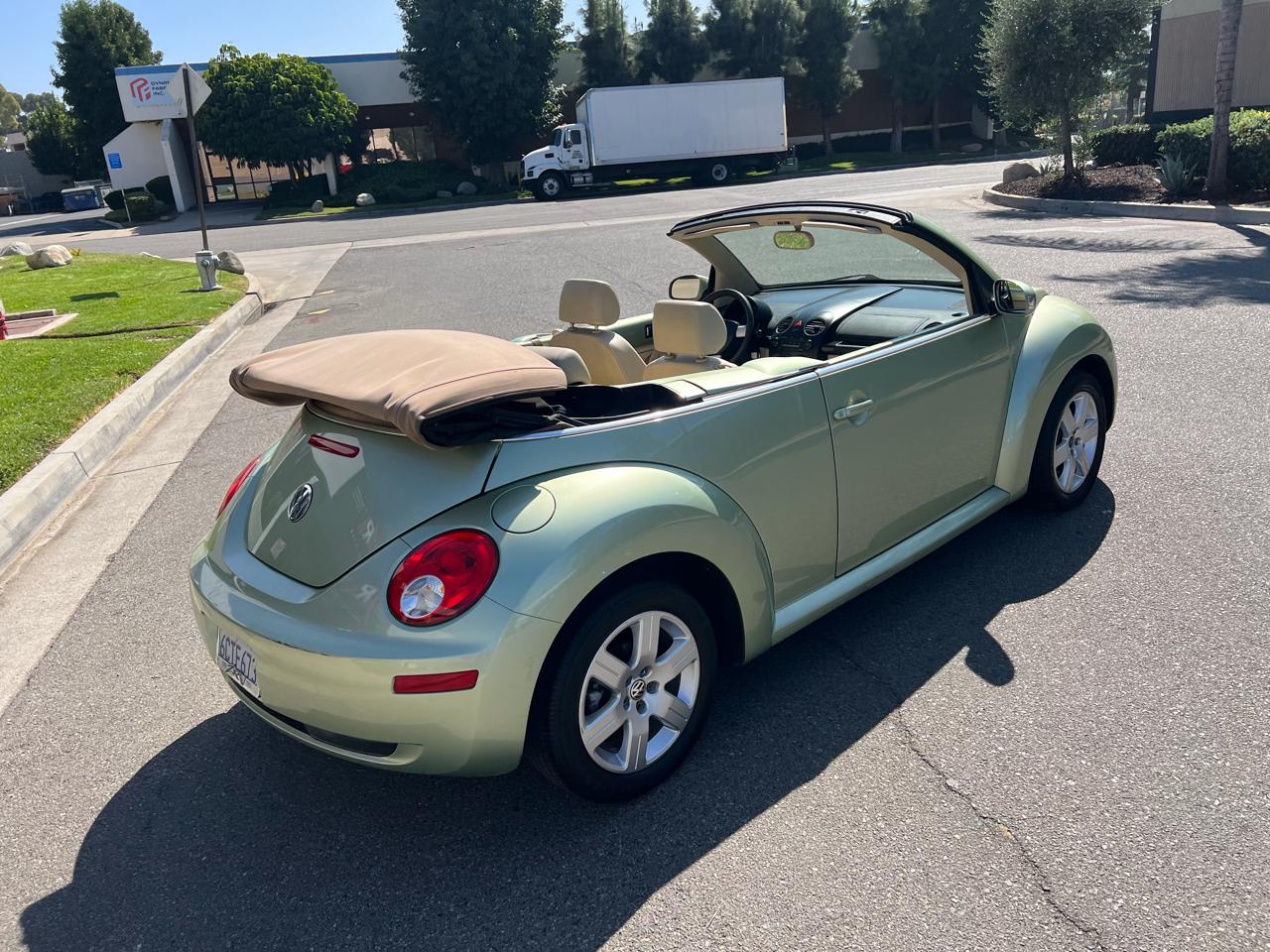 Volkswagen New Beetle S Convertible 2008