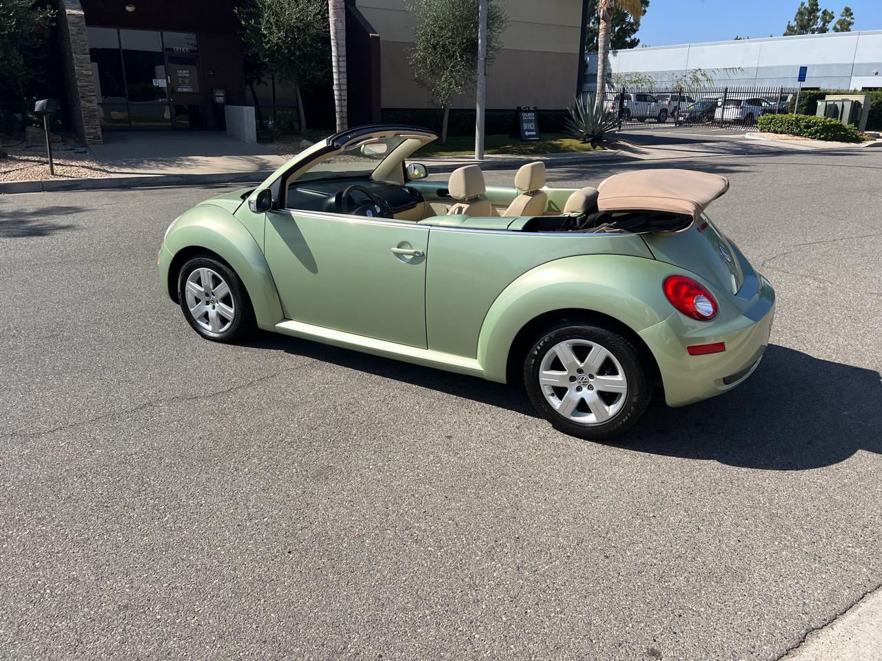 Volkswagen New Beetle S Convertible 2008