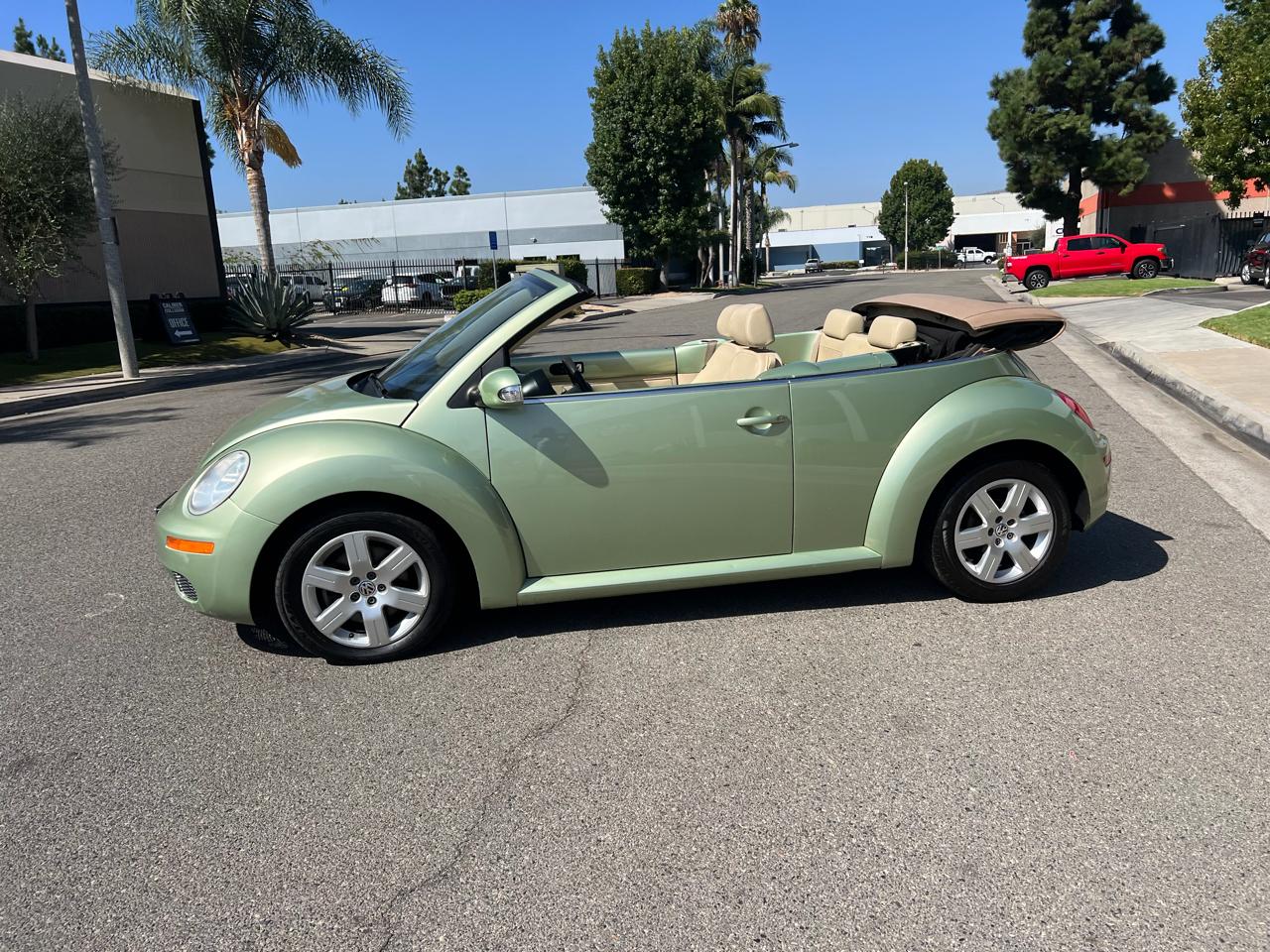 Volkswagen New Beetle S Convertible 2008