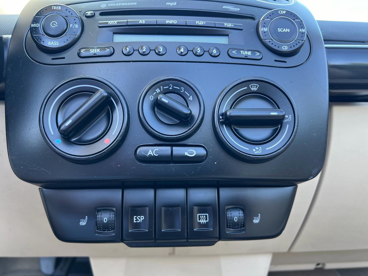 Volkswagen New Beetle S Convertible 2008