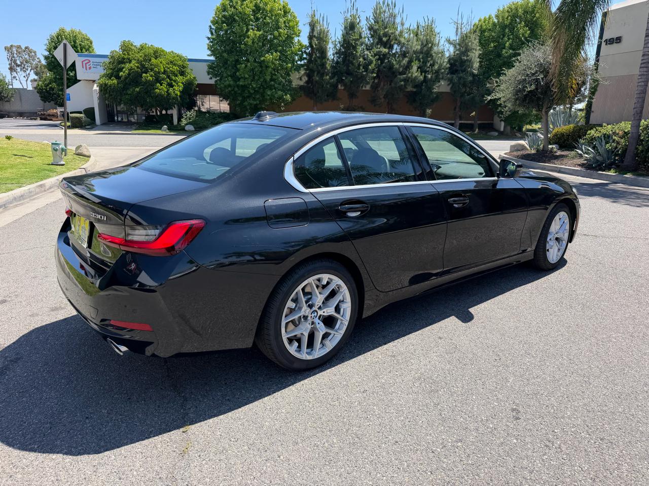 BMW 3-Series 330i 2025