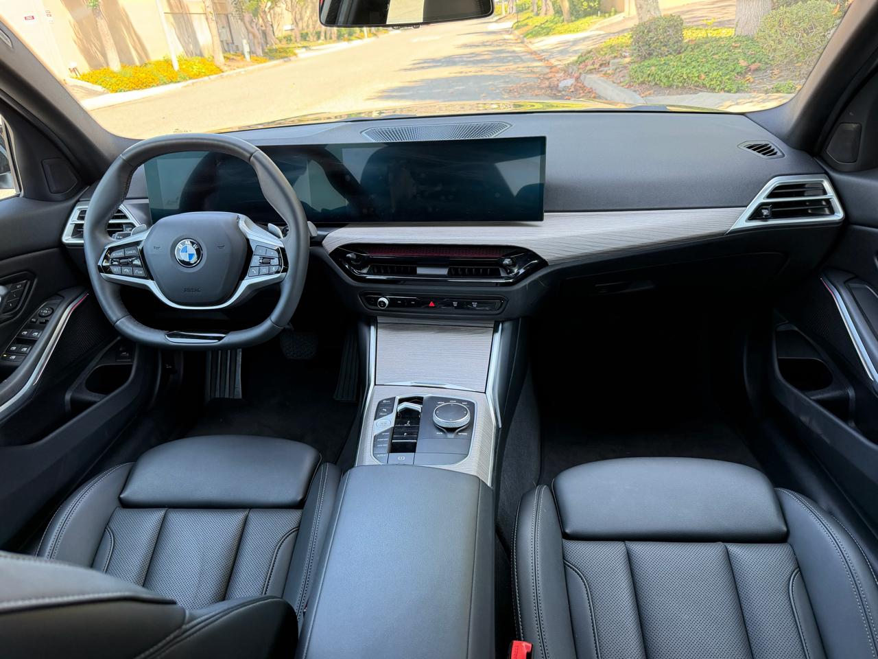 BMW 3-Series 330i 2025