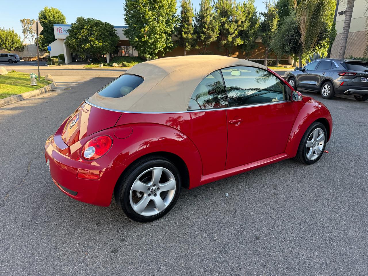 Volkswagen New Beetle 2.5L PZEV Convertible 2006