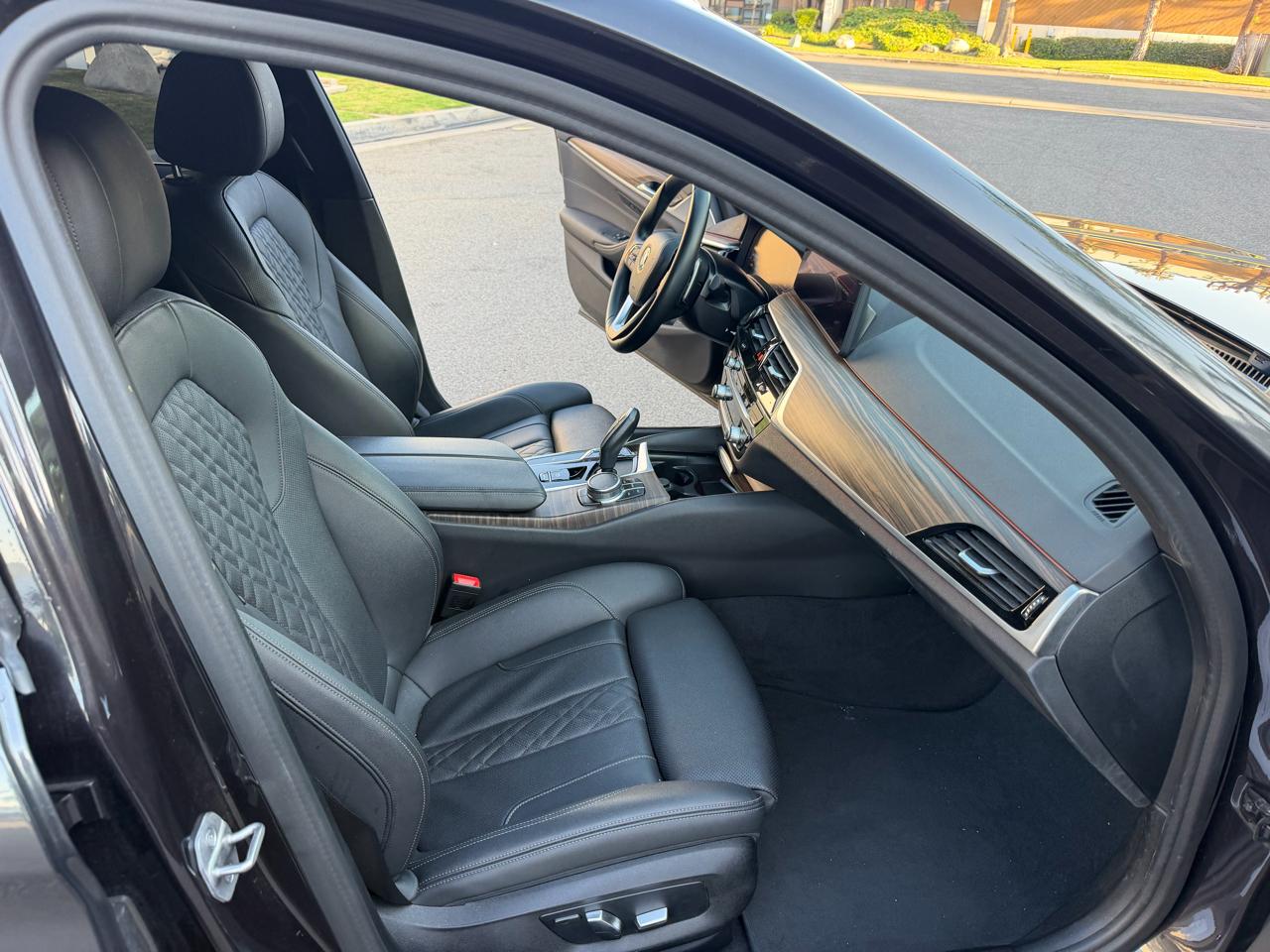BMW 5-Series 530i 2023