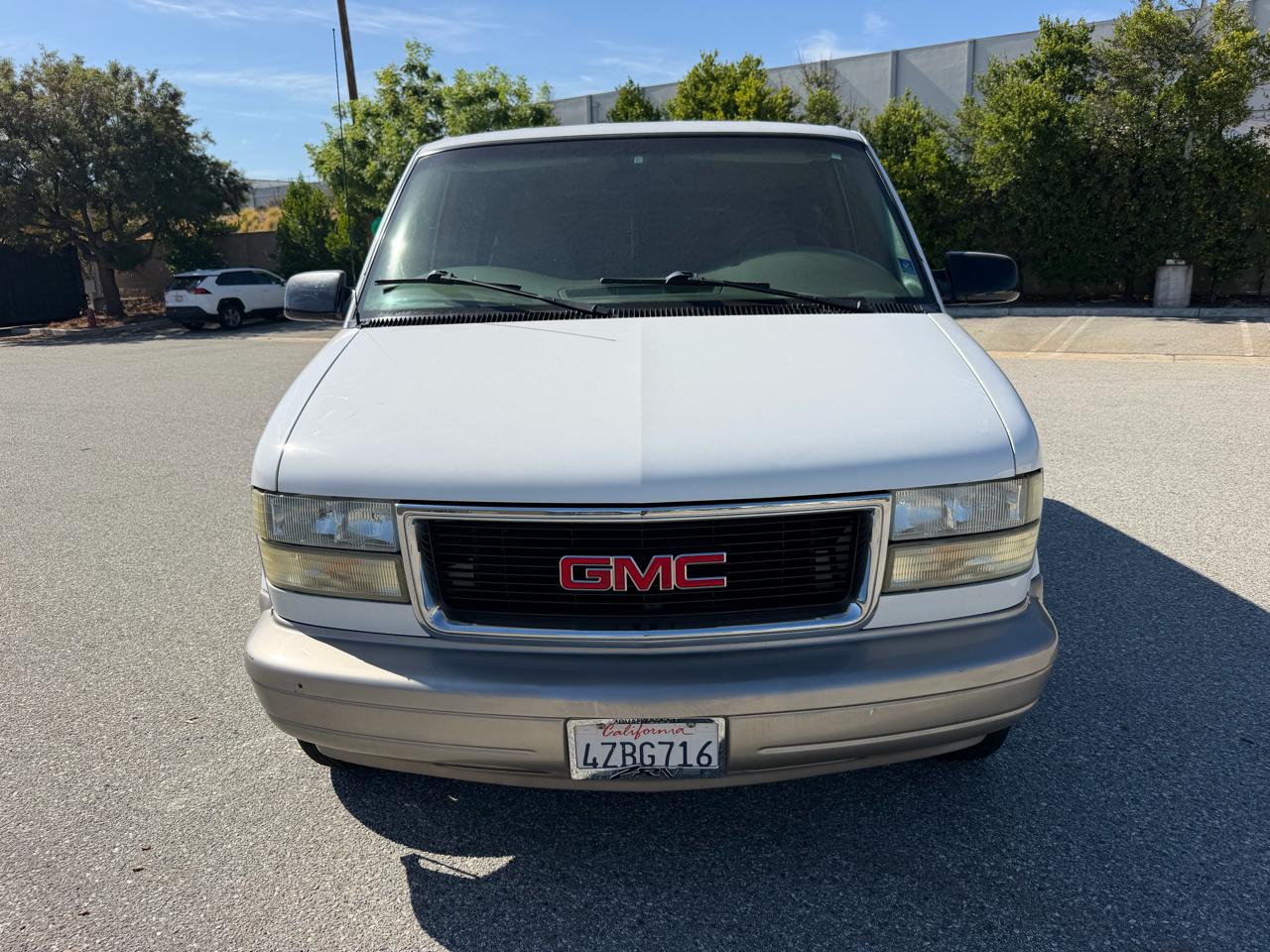 GMC Safari Passenger Van 2002