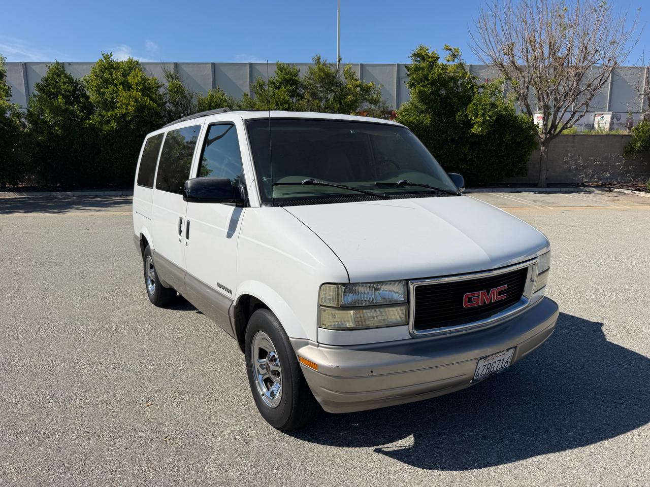 GMC Safari Passenger Van 2002