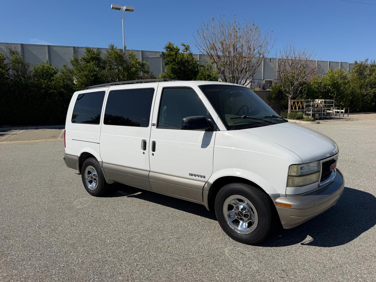 GMC Safari Passenger Van 2002