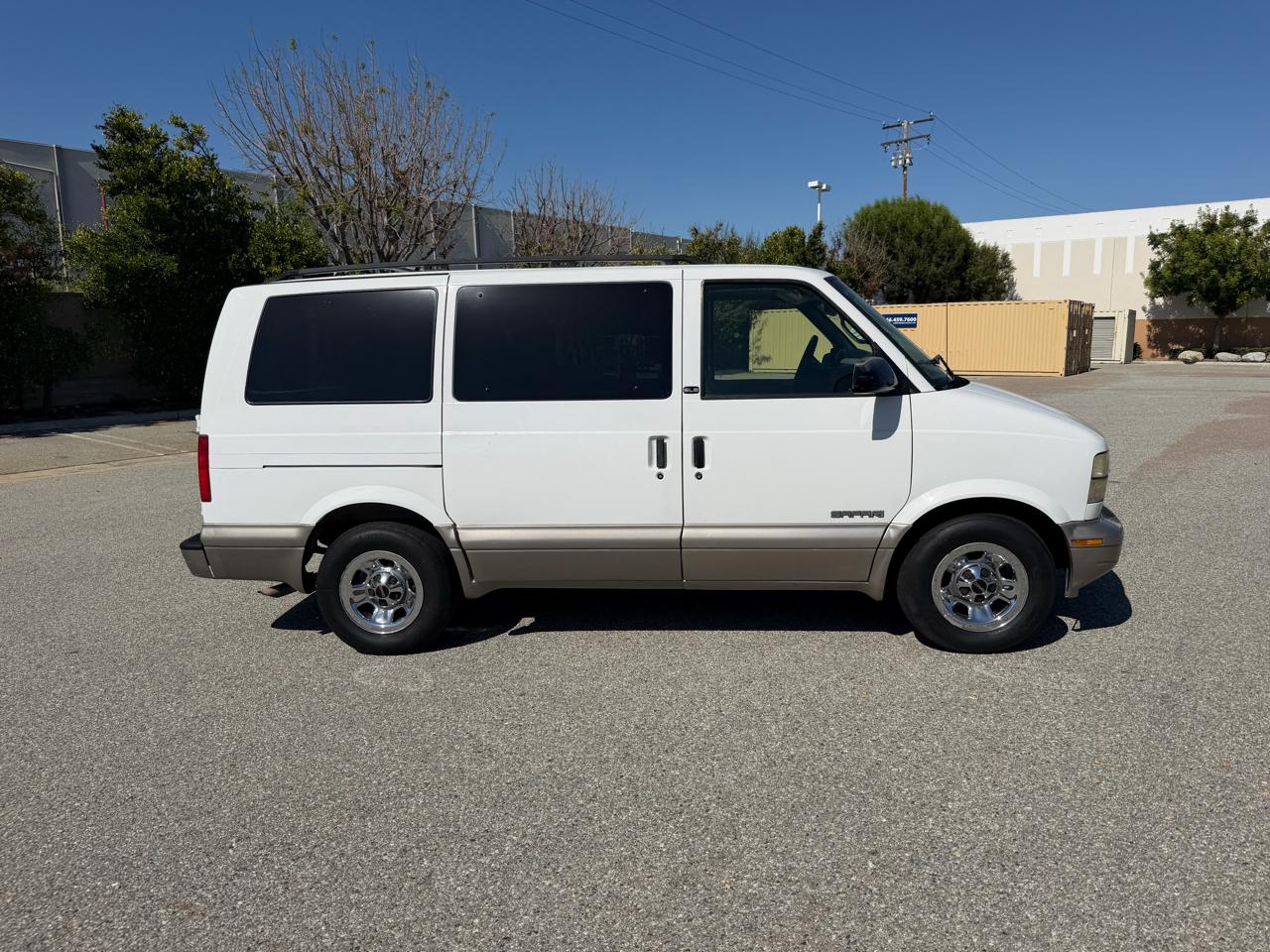 GMC Safari Passenger Van 2002