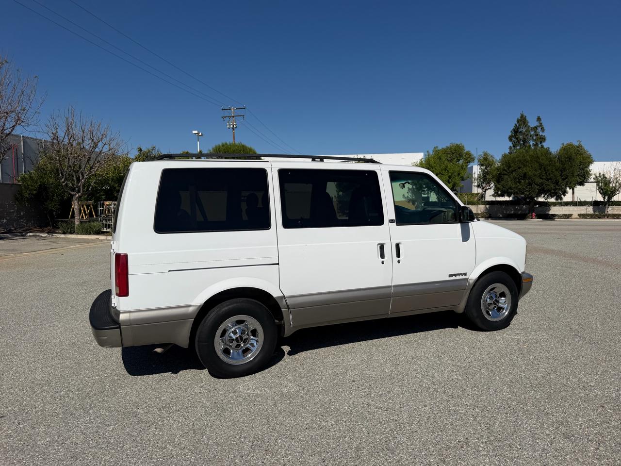 GMC Safari Passenger Van 2002
