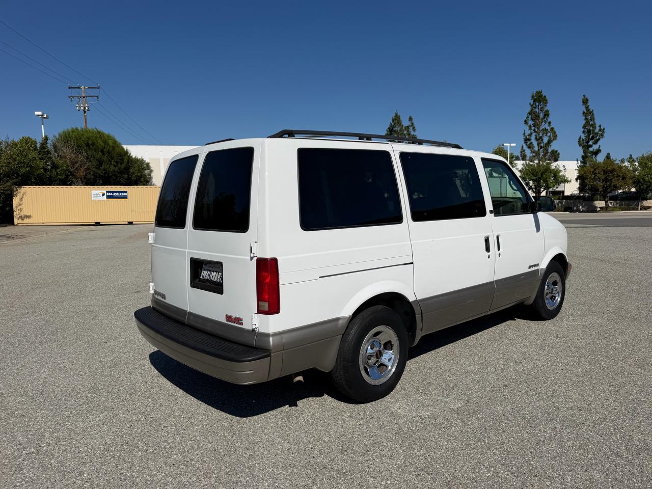 GMC Safari Passenger Van 2002