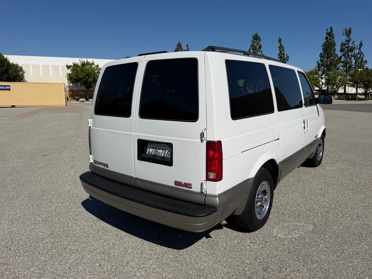 GMC Safari Passenger Van 2002