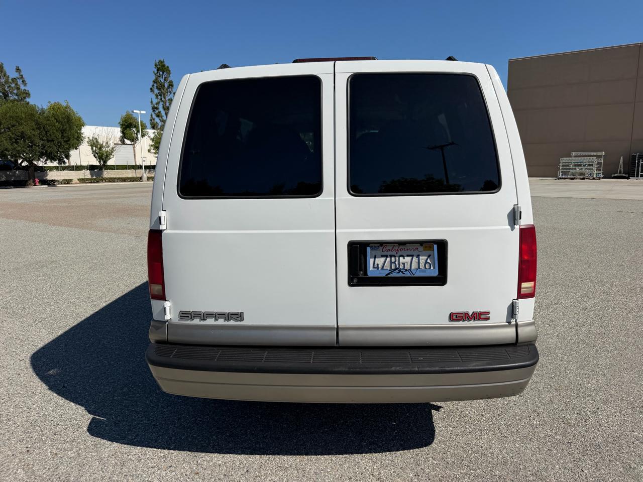 GMC Safari Passenger Van 2002