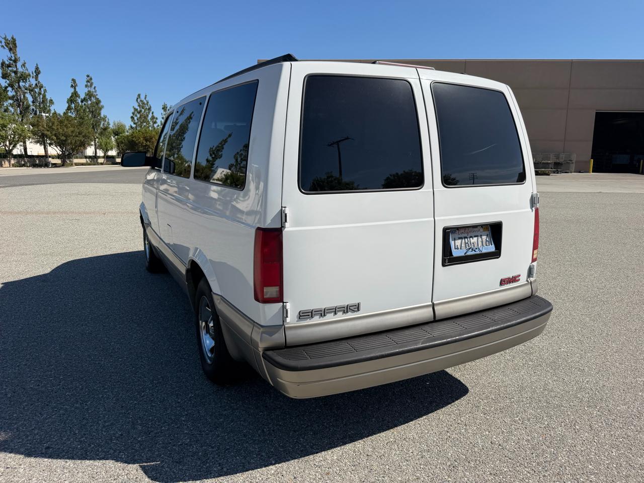 GMC Safari Passenger Van 2002