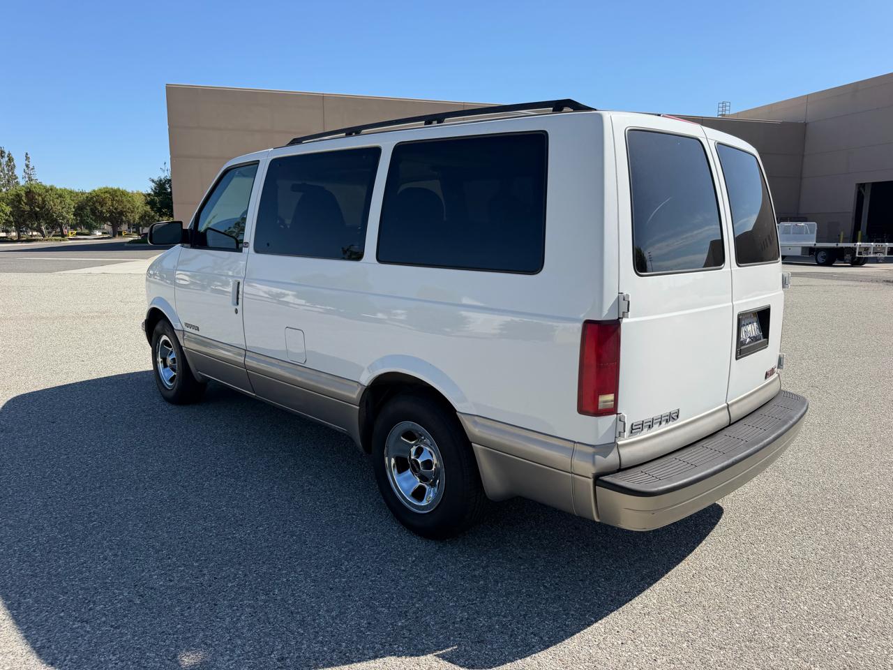 GMC Safari Passenger Van 2002