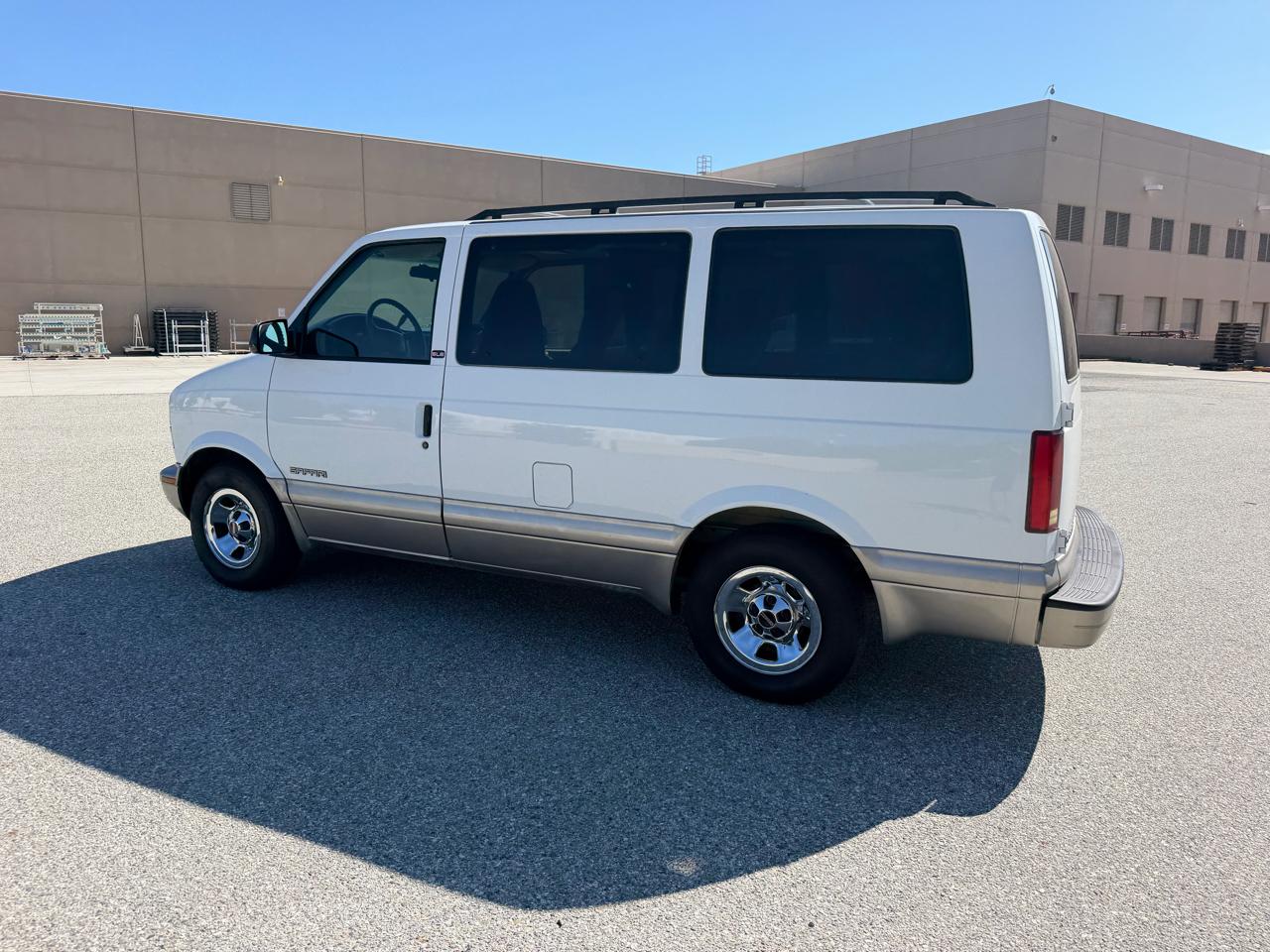 GMC Safari Passenger Van 2002