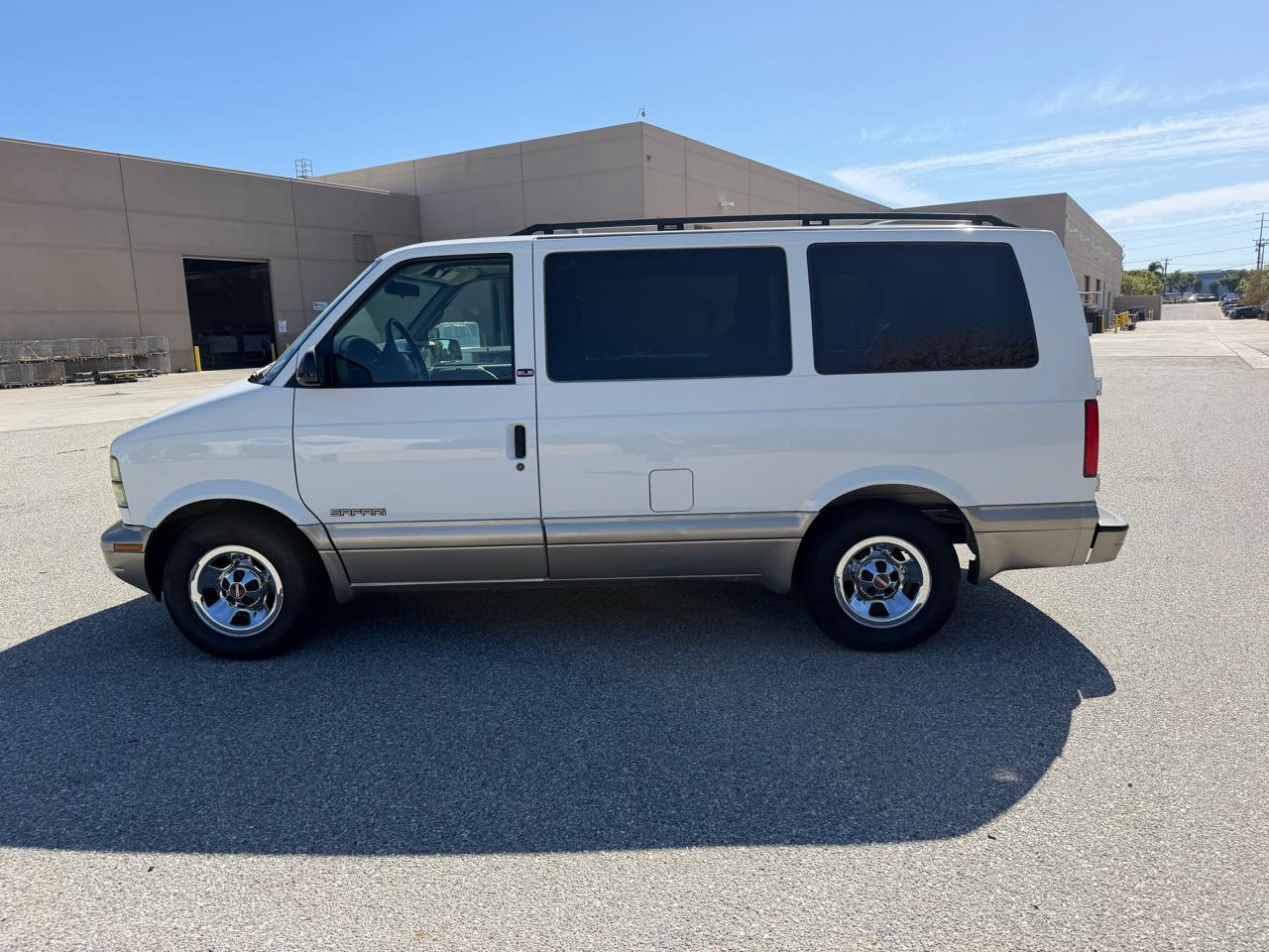 GMC Safari Passenger Van 2002