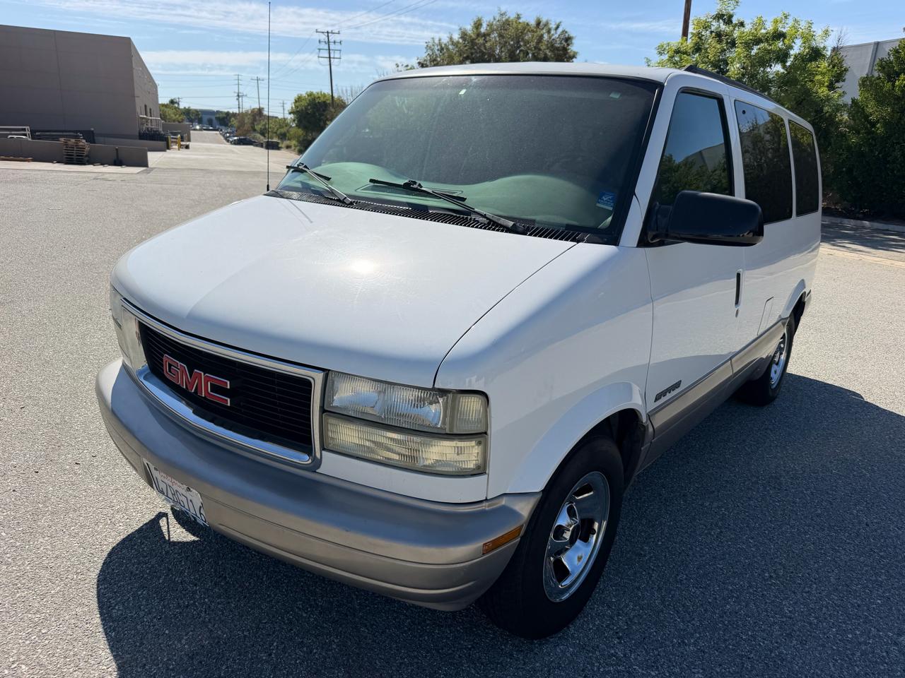 GMC Safari Passenger Van 2002