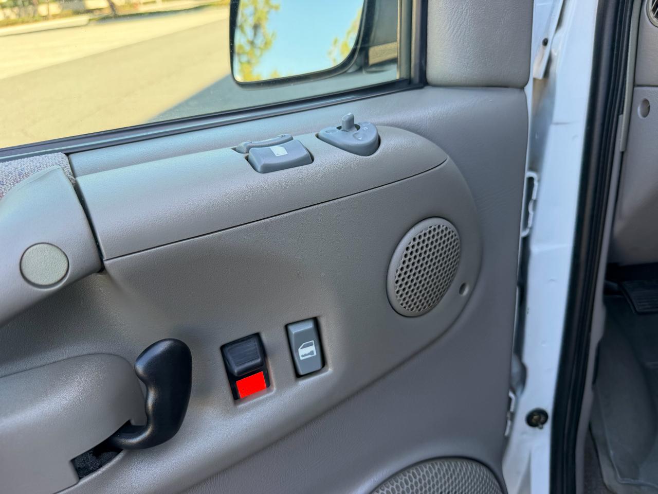 GMC Safari Passenger Van 2002