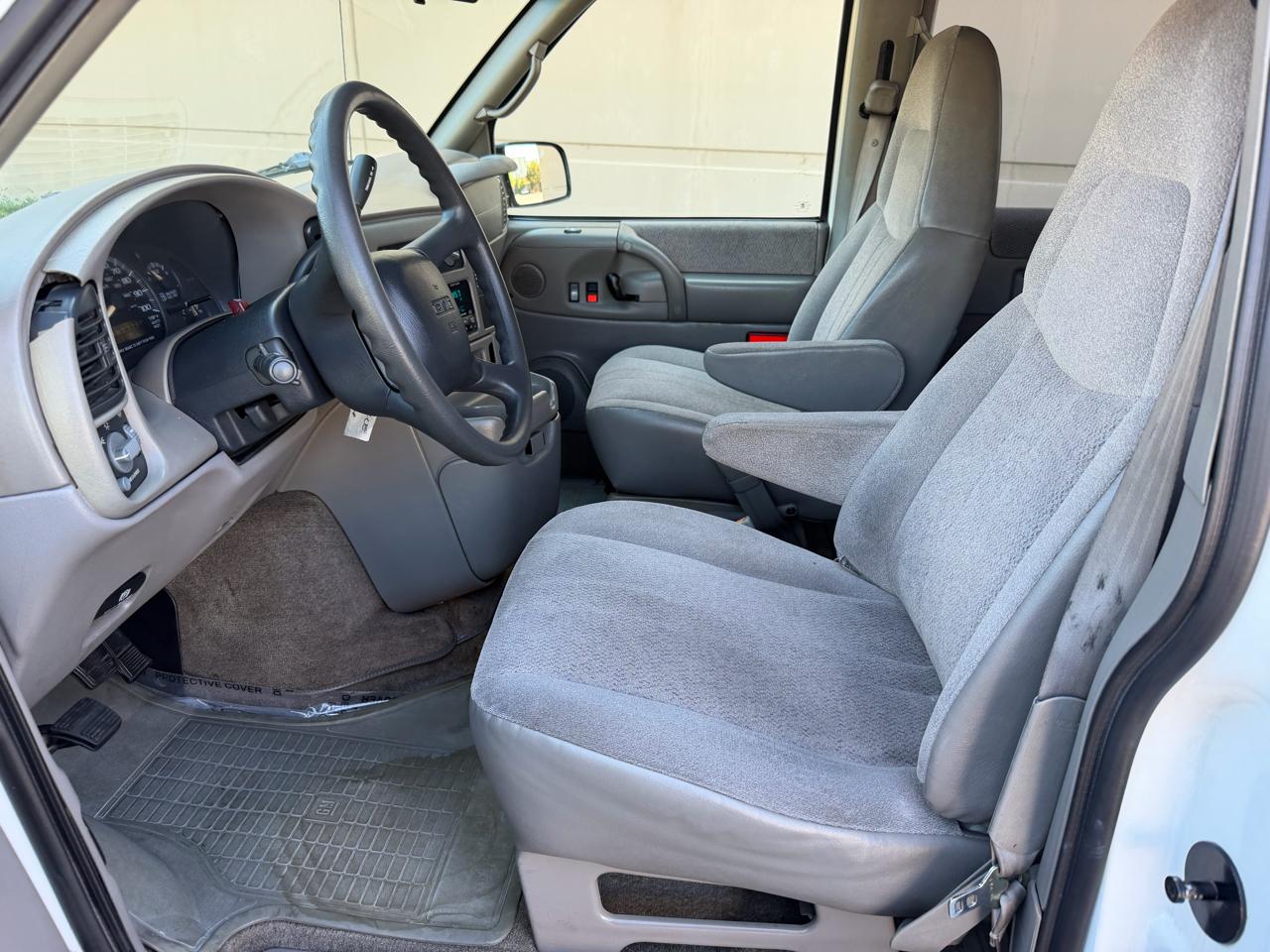 GMC Safari Passenger Van 2002