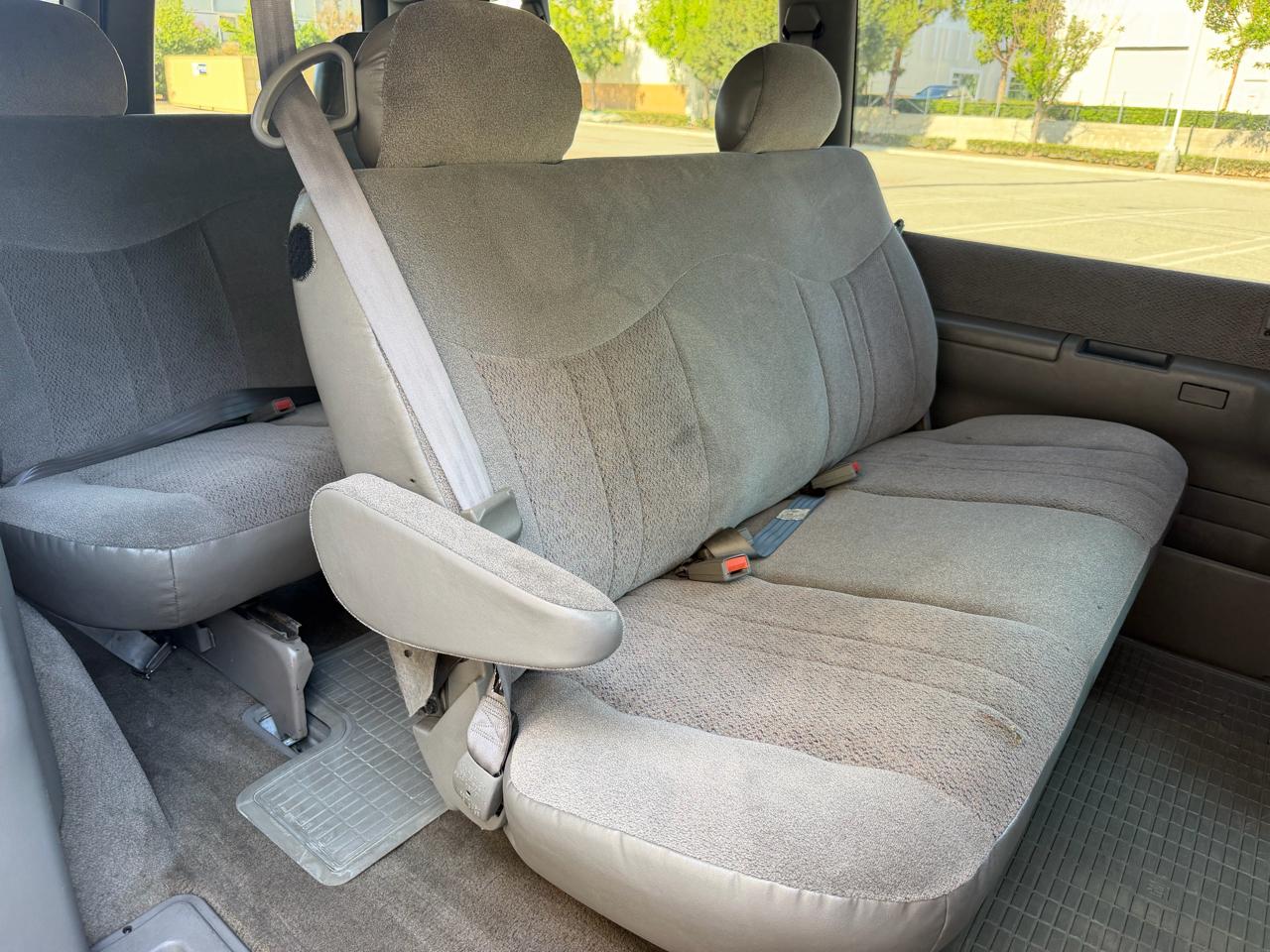 GMC Safari Passenger Van 2002