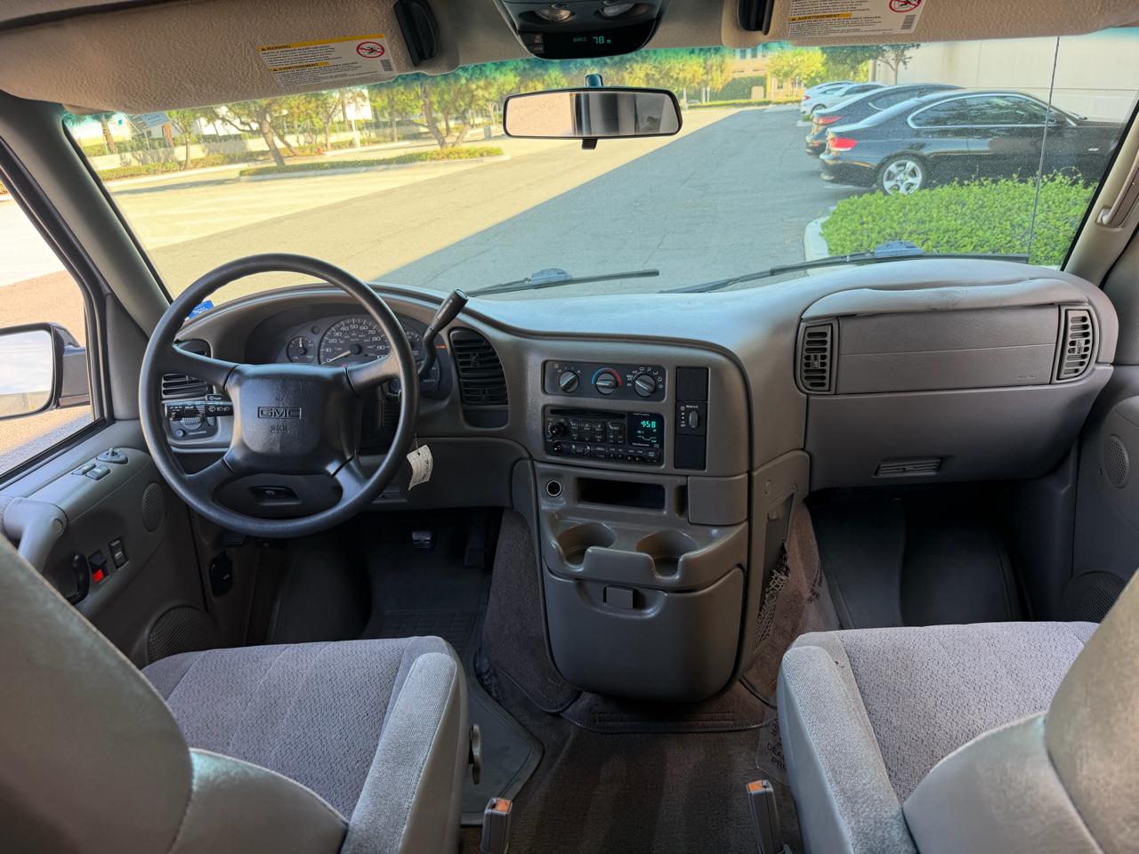 GMC Safari Passenger Van 2002