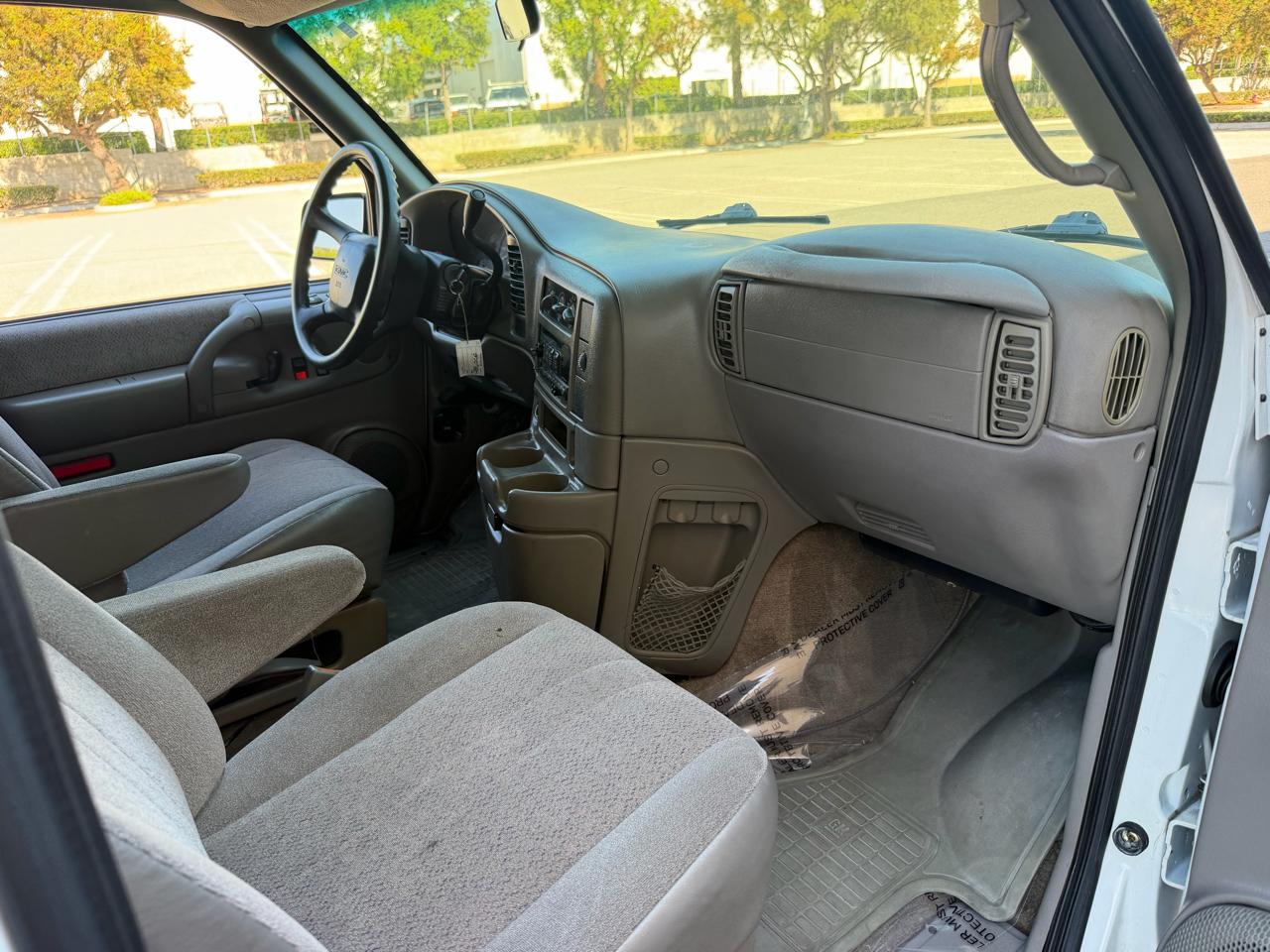 GMC Safari Passenger Van 2002