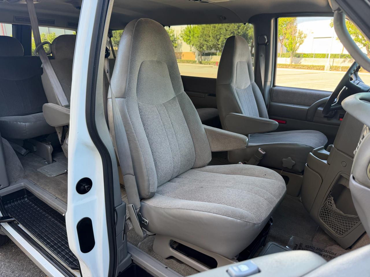 GMC Safari Passenger Van 2002