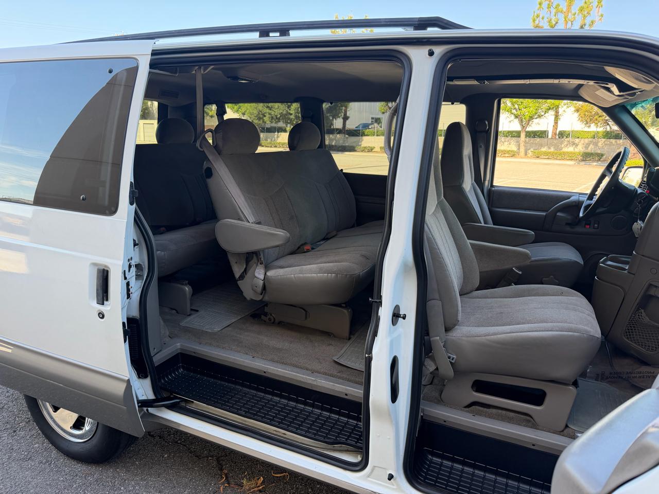 GMC Safari Passenger Van 2002