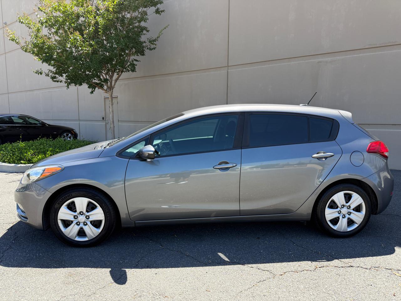 Kia Forte 5-Door LX 2016