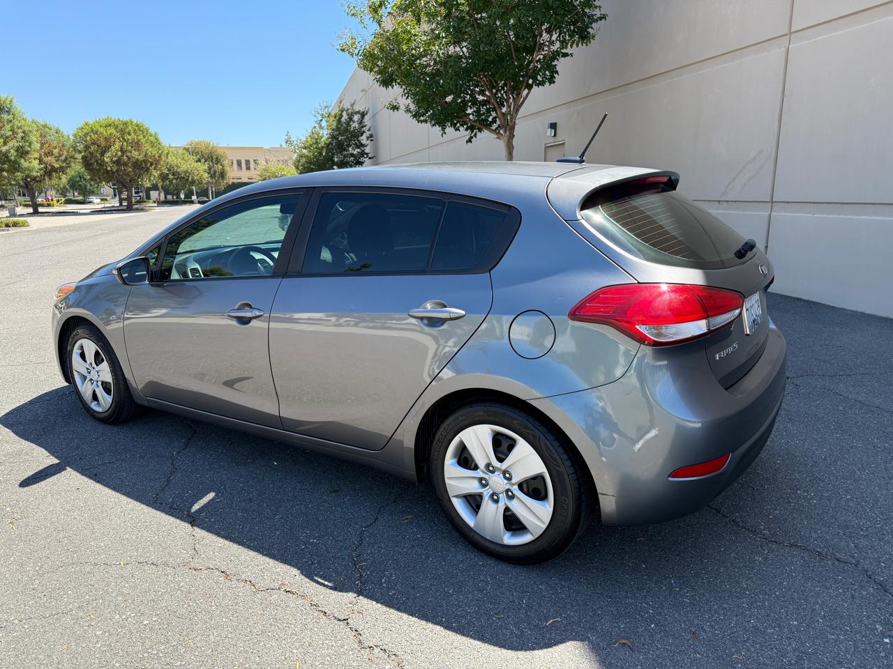 Kia Forte 5-Door LX 2016