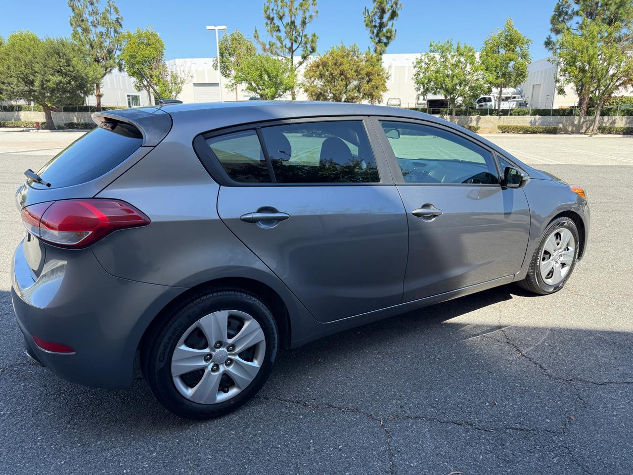 Kia Forte 5-Door LX 2016