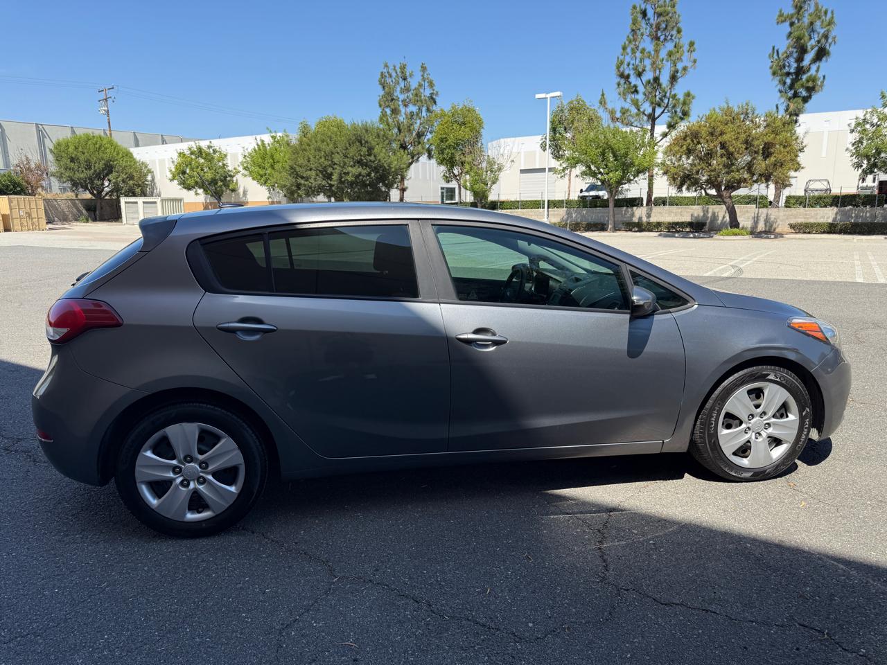 Kia Forte 5-Door LX 2016