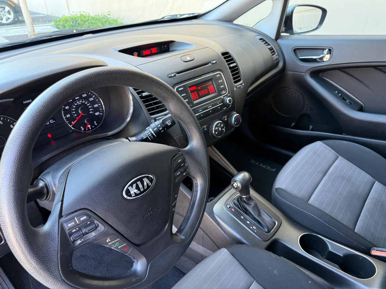 Kia Forte 5-Door LX 2016