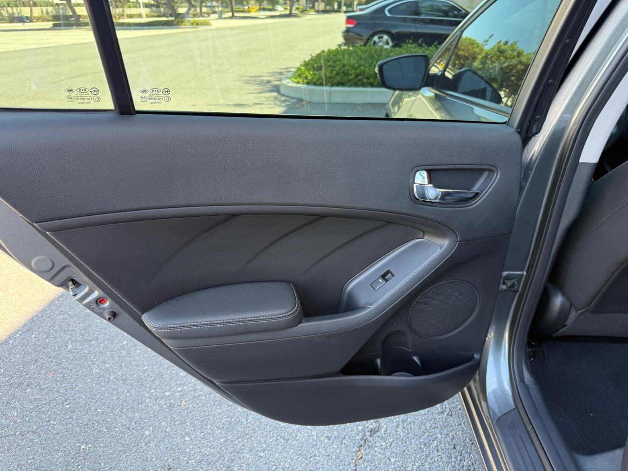 Kia Forte 5-Door LX 2016
