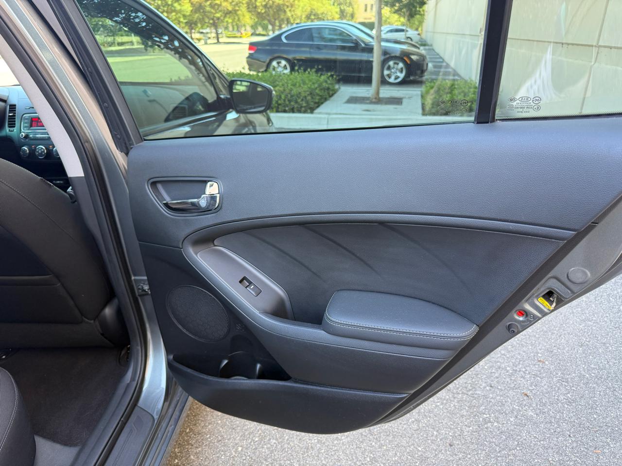 Kia Forte 5-Door LX 2016