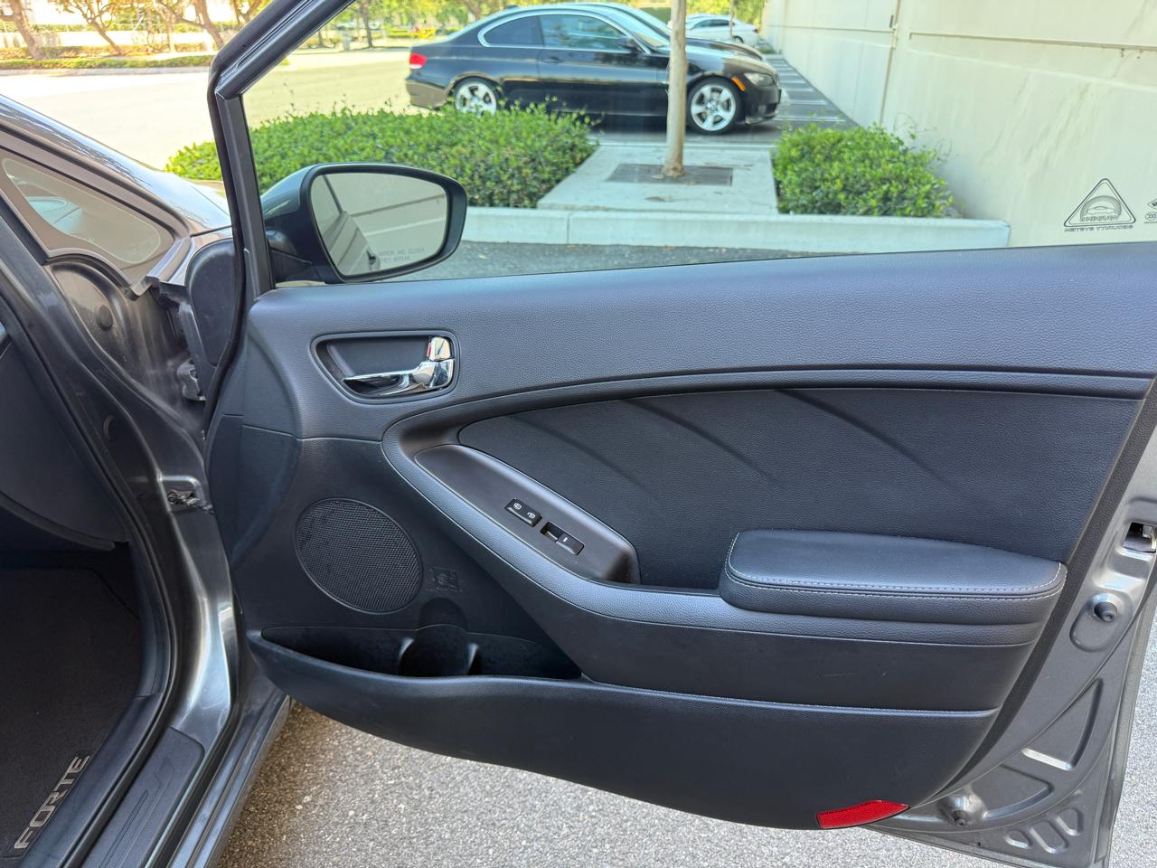 Kia Forte 5-Door LX 2016