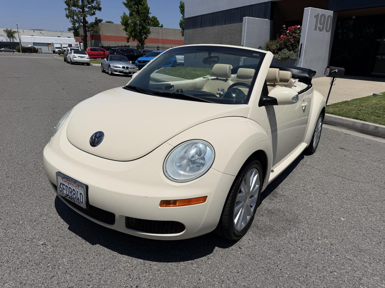 Volkswagen New Beetle 2.5L PZEV Convertible 2010