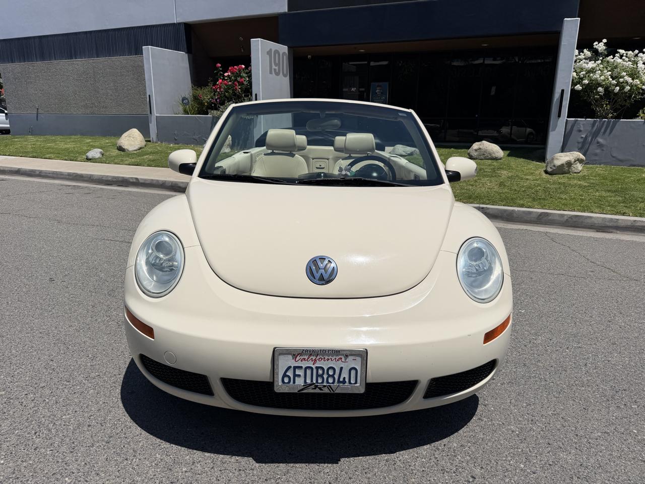 Volkswagen New Beetle 2.5L PZEV Convertible 2010