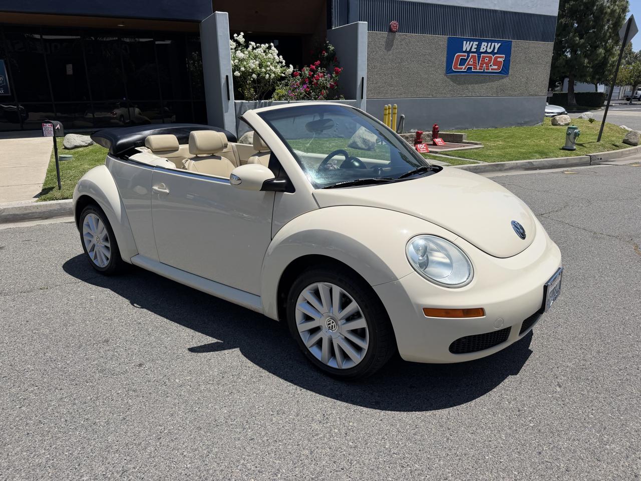 Volkswagen New Beetle 2.5L PZEV Convertible 2010