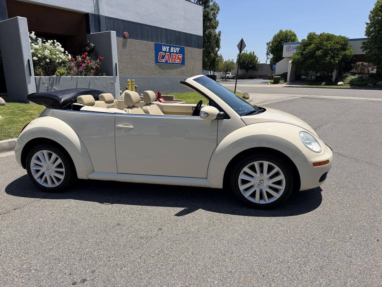 Volkswagen New Beetle 2.5L PZEV Convertible 2010
