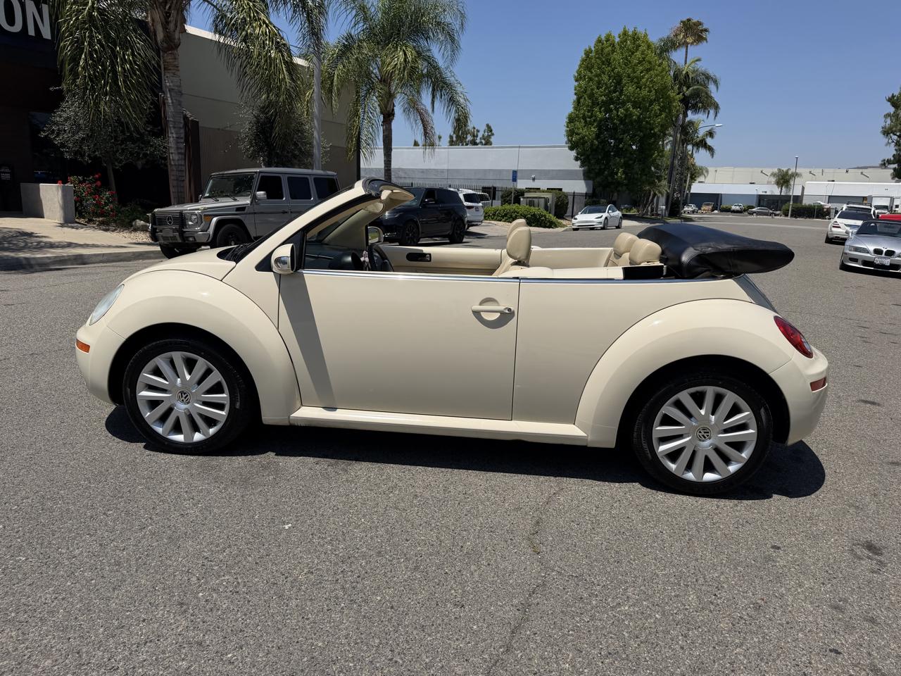 Volkswagen New Beetle 2.5L PZEV Convertible 2010