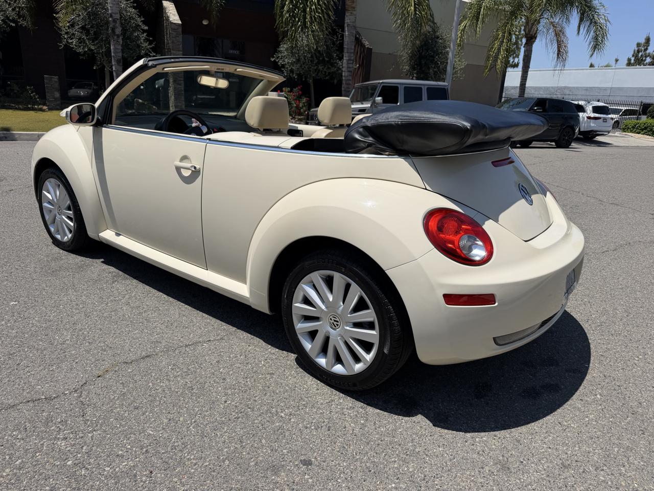 Volkswagen New Beetle 2.5L PZEV Convertible 2010