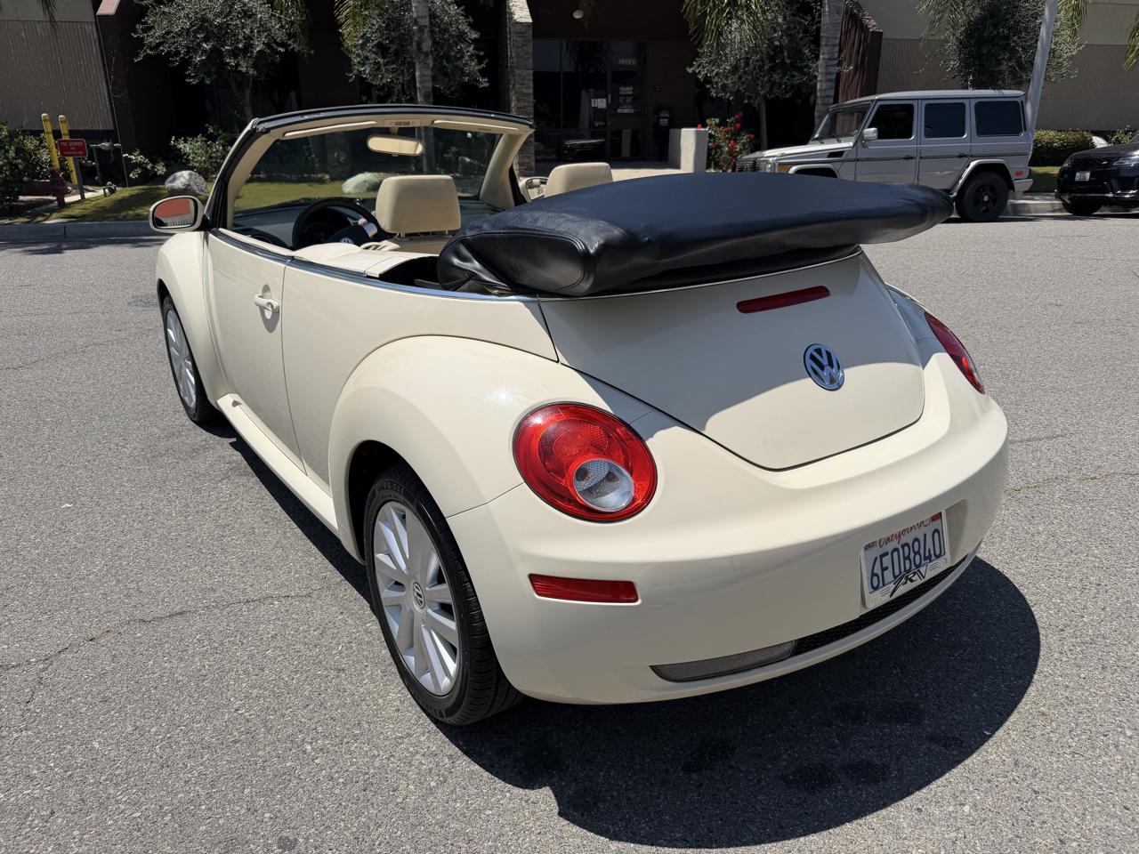 Volkswagen New Beetle 2.5L PZEV Convertible 2010