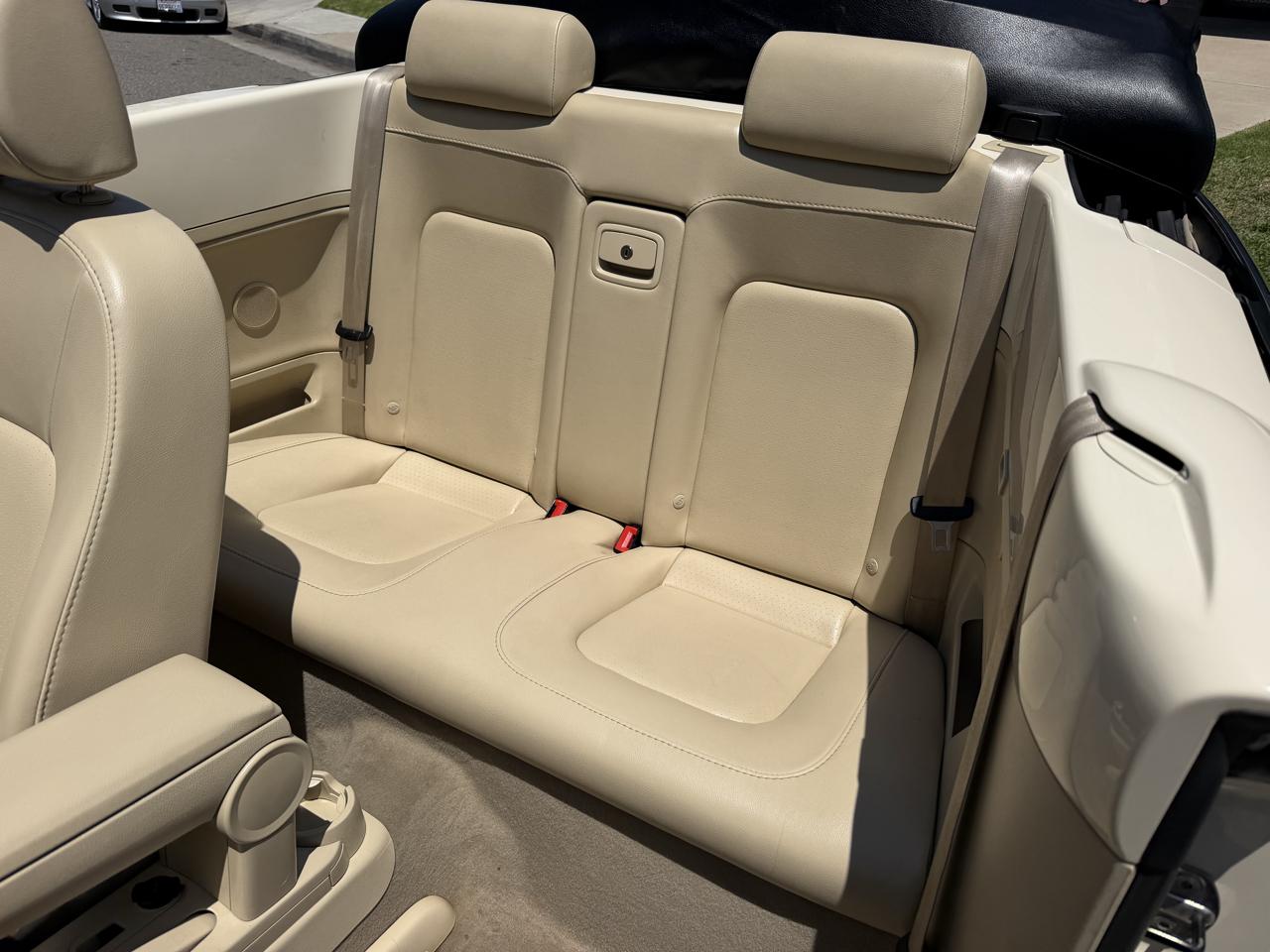 Volkswagen New Beetle 2.5L PZEV Convertible 2010