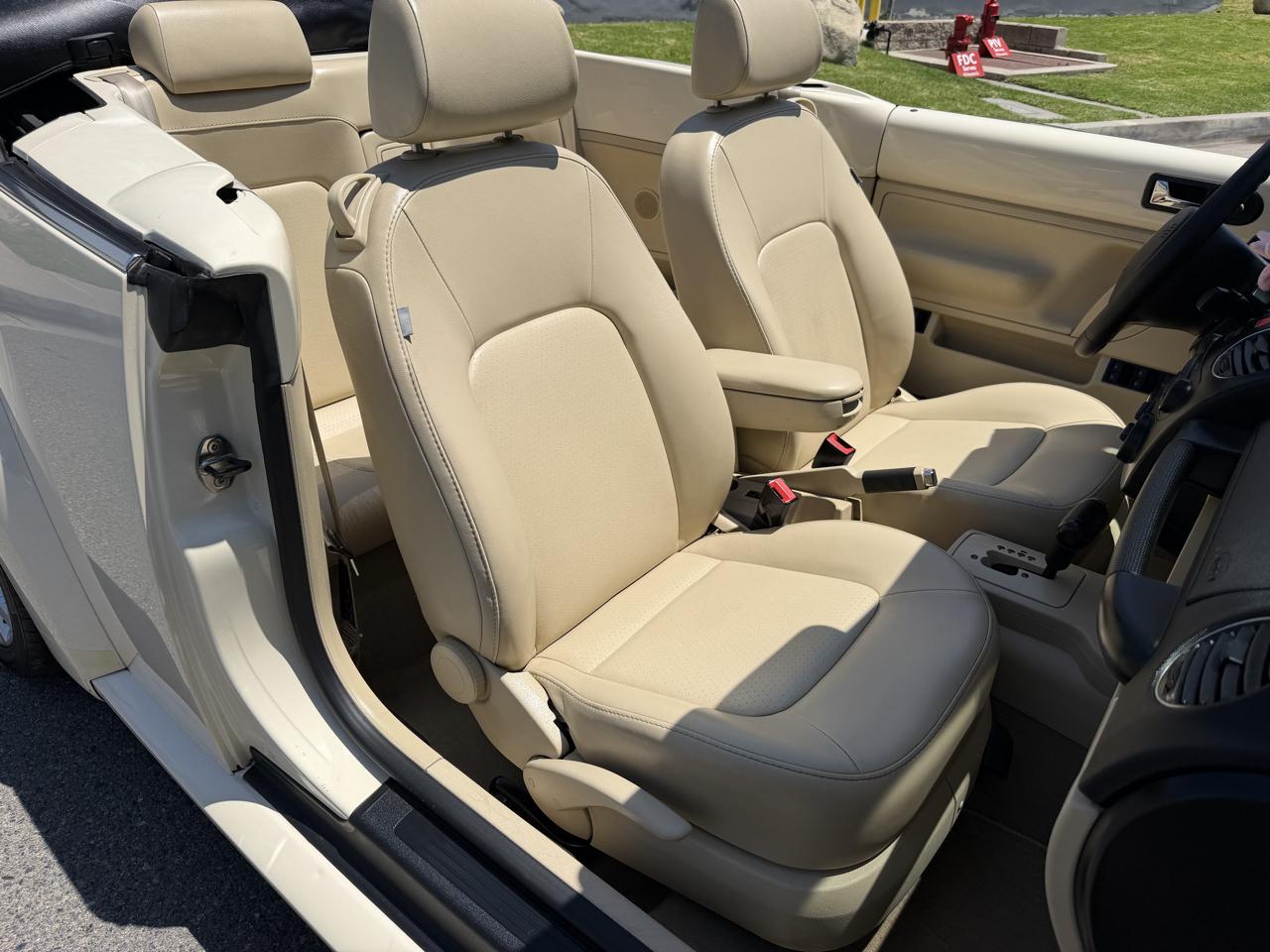 Volkswagen New Beetle 2.5L PZEV Convertible 2010